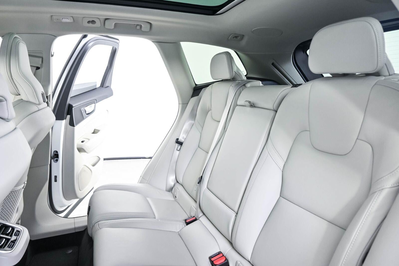 Certified 2023 Volvo XC60 B5 Ultimate FWD image 23