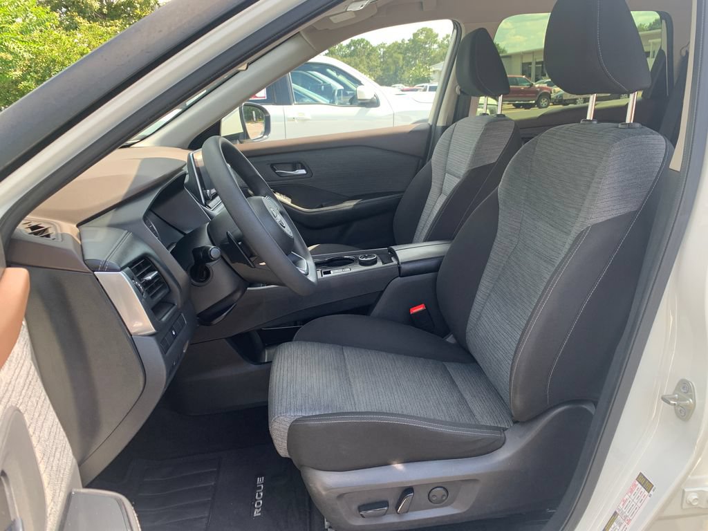 Used 2023 Nissan Rogue SV AWD/4WD image 9
