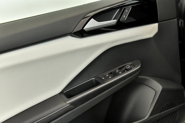 Certified 2025 Volkswagen Taos S image 5