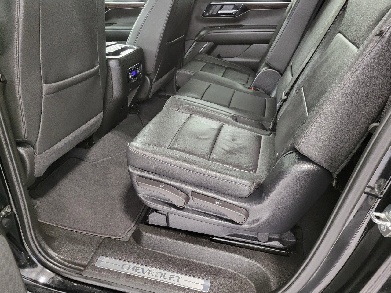 Used 2025 Chevrolet Suburban Z71 AWD/4WD image 21