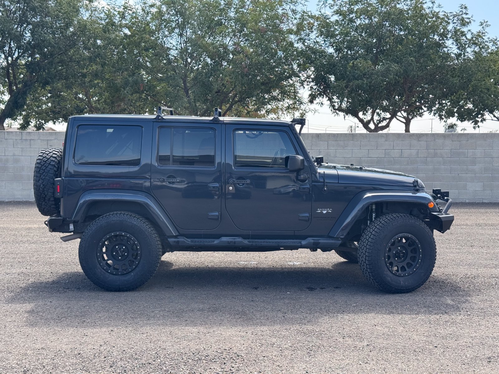Used 2016 Jeep Wrangler Unlimited Sahara w/ Connectivity Group AWD/4WD image 2