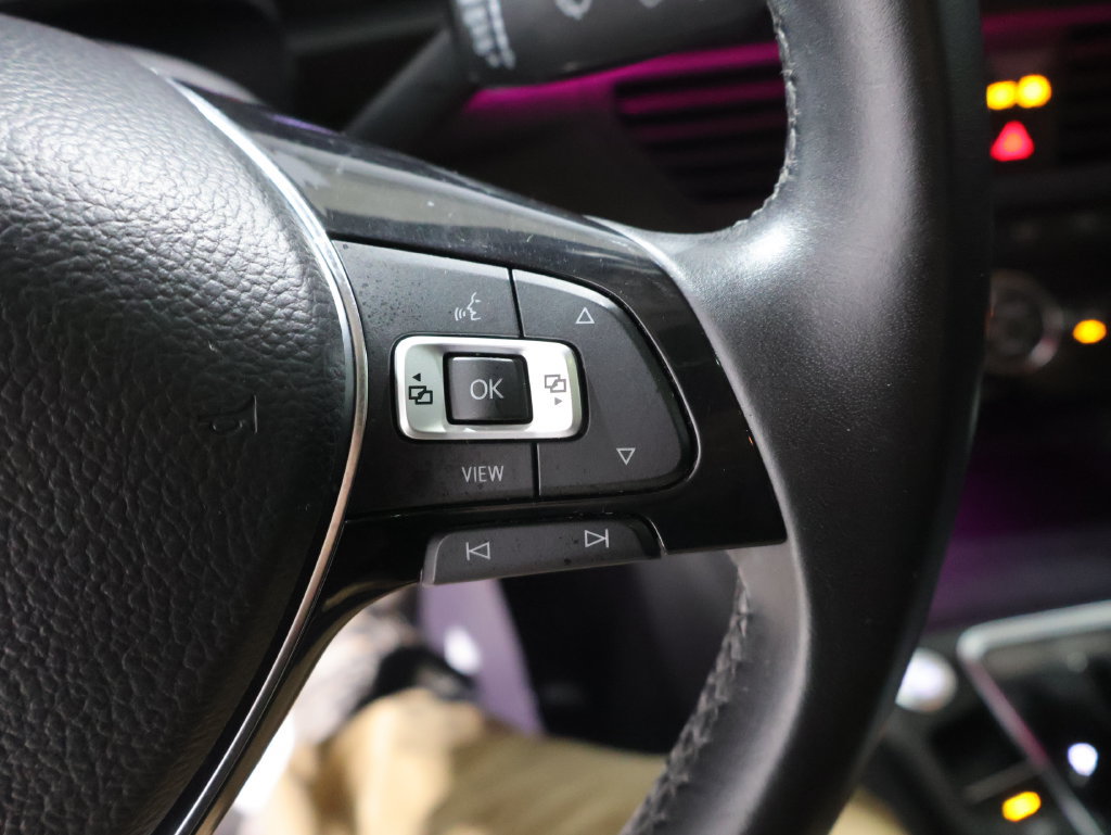 Used 2019 Volkswagen Jetta SEL FWD image 32