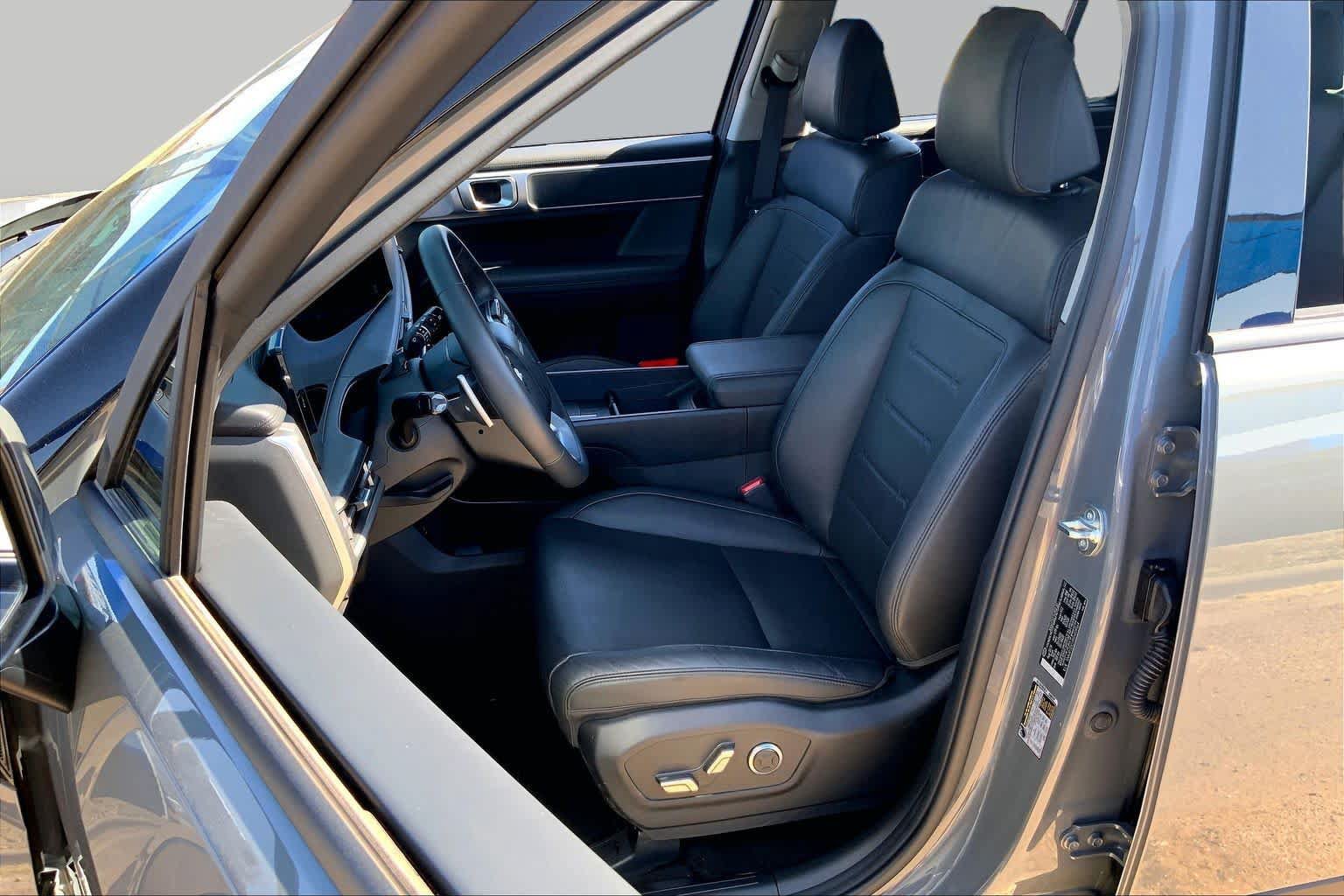 Used 2025 Hyundai Santa Fe Limited AWD/4WD image 8