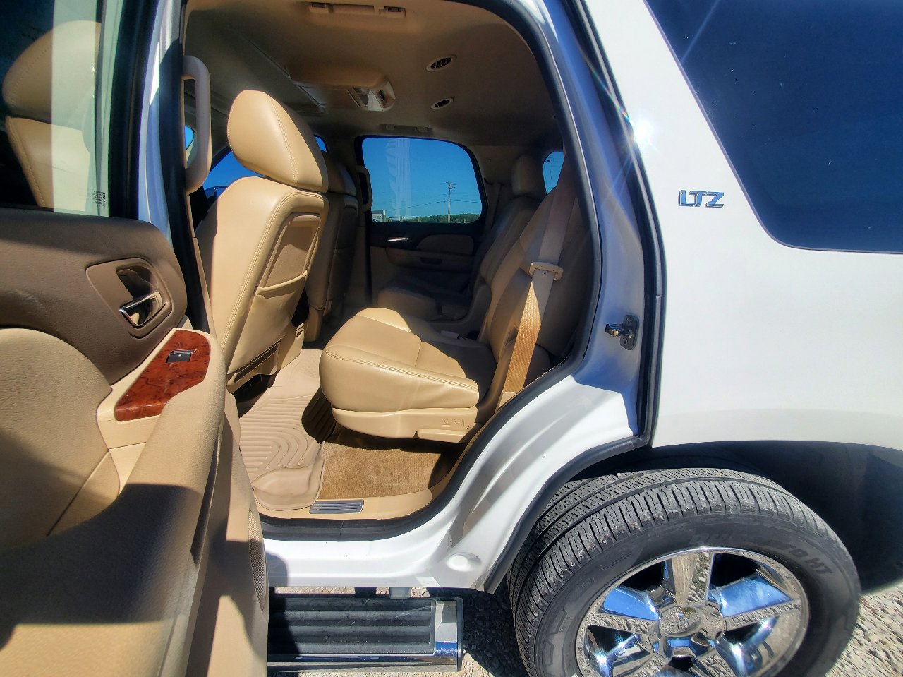 Used 2013 Chevrolet Tahoe LTZ image 18