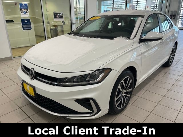 Used 2025 Volkswagen Jetta SE FWD image 3