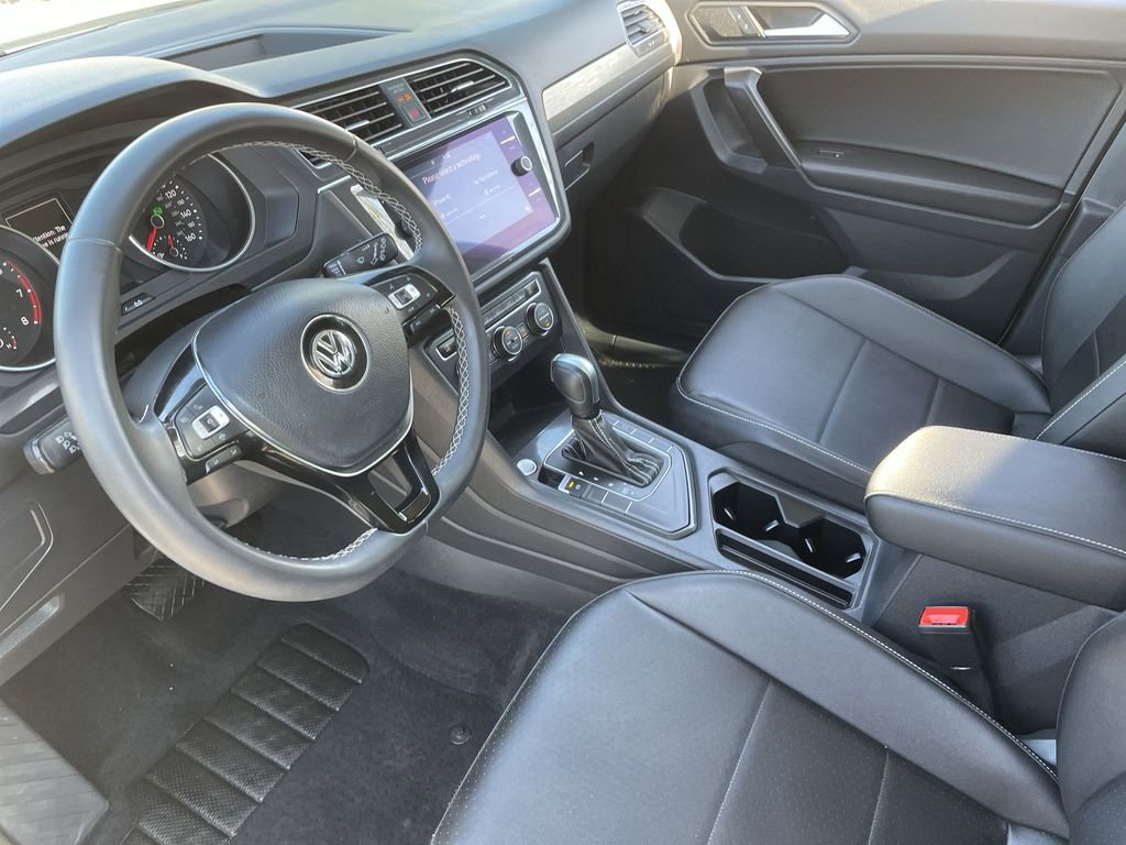 Used 2021 Volkswagen Tiguan SE w/ Panoramic Sunroof Package image 10