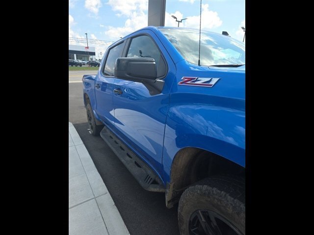 Used 2025 Chevrolet Silverado 1500 LT Trail Boss w/ Convenience Package II AWD/4WD image 17