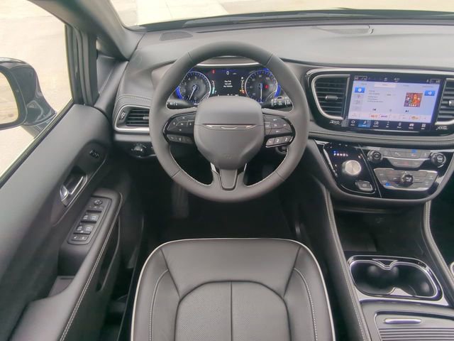 New 2027 Chrysler Pacifica Limited FWD image 20