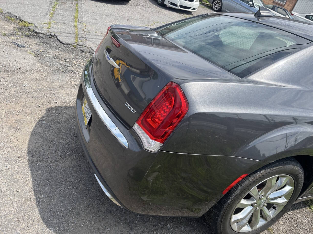 Used 2019 Chrysler 300 Limited AWD/4WD image 3
