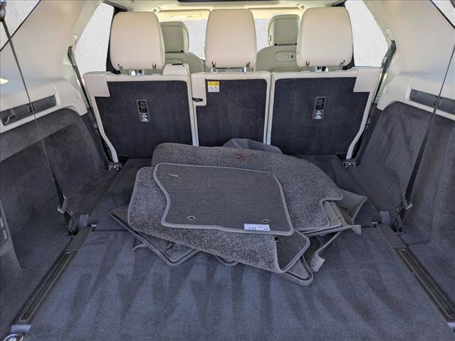 Used 2025 Land Rover Discovery Dynamic SE image 6