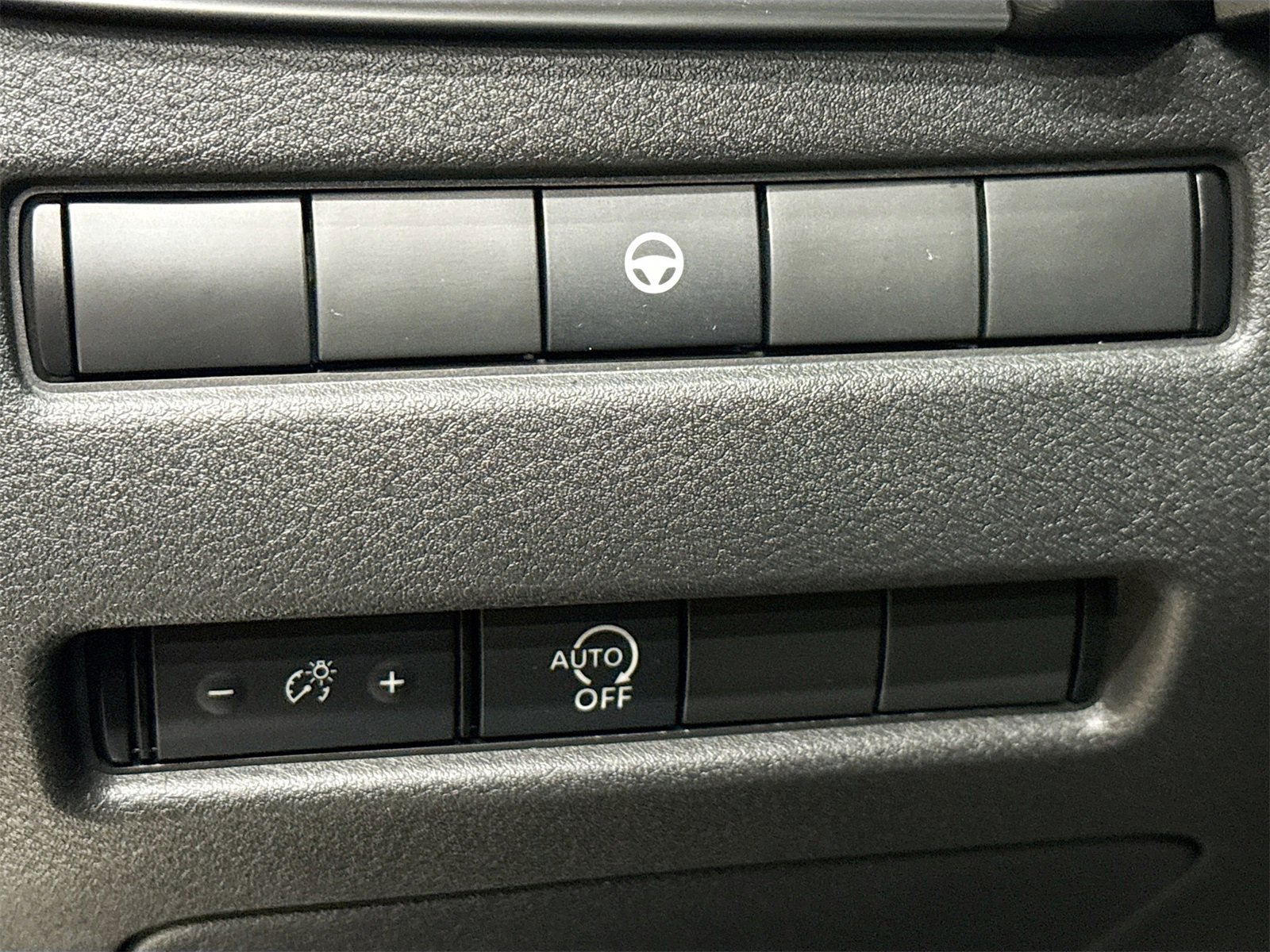 Used 2023 Nissan Rogue SV image 10