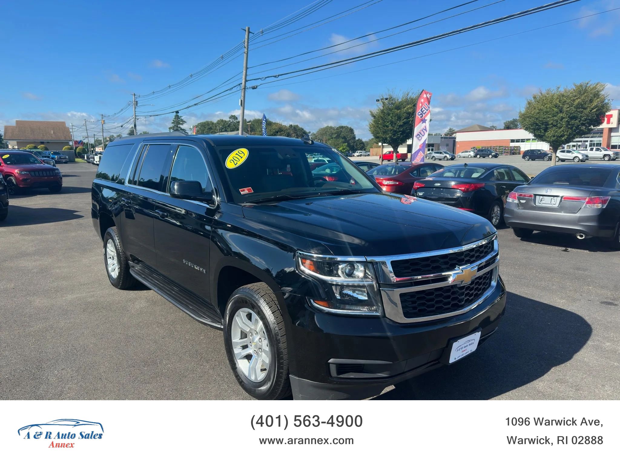 Used 2019 Chevrolet Suburban LT image 1