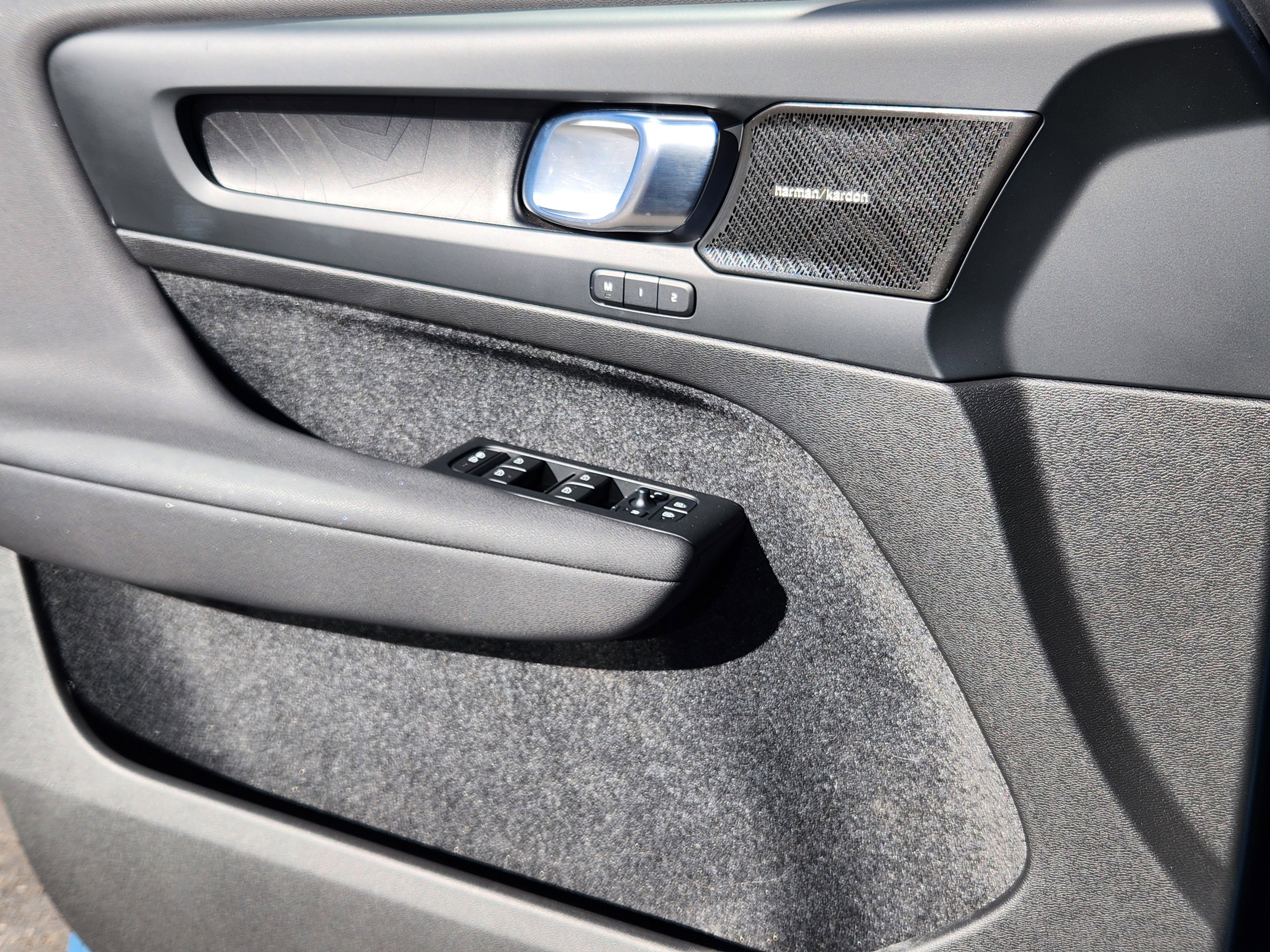 Used 2023 Volvo XC40 Recharge Ultimate image 12