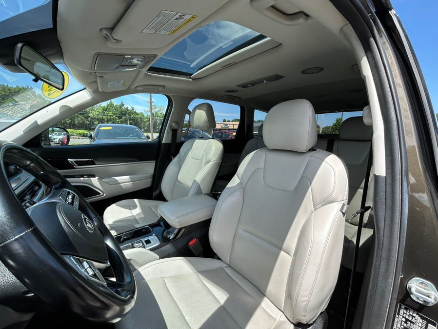 Used 2020 Kia Telluride S w/ S 8 Passenger Seating Package AWD/4WD image 9