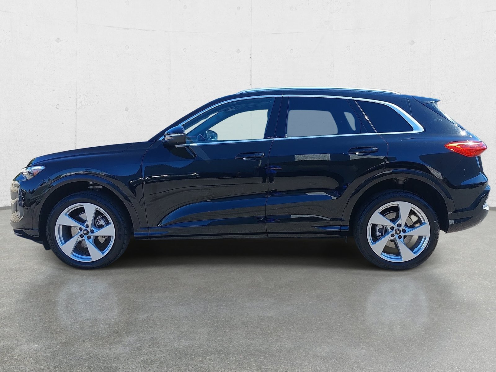 Used 2025 Audi Q5 Premium Plus w/ Premium Plus AWD/4WD image 8