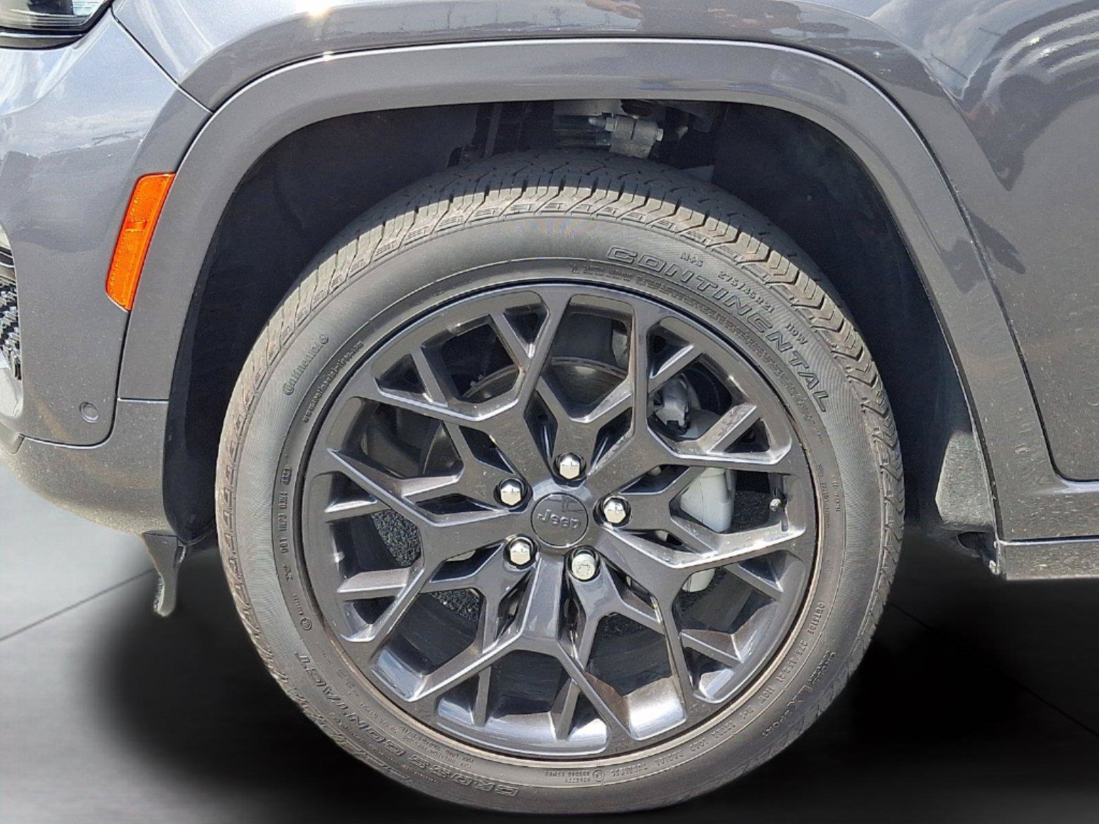 Used 2025 Jeep Grand Cherokee Summit AWD/4WD image 29