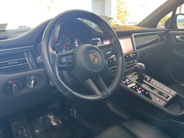 Used 2023 Porsche Macan image 11
