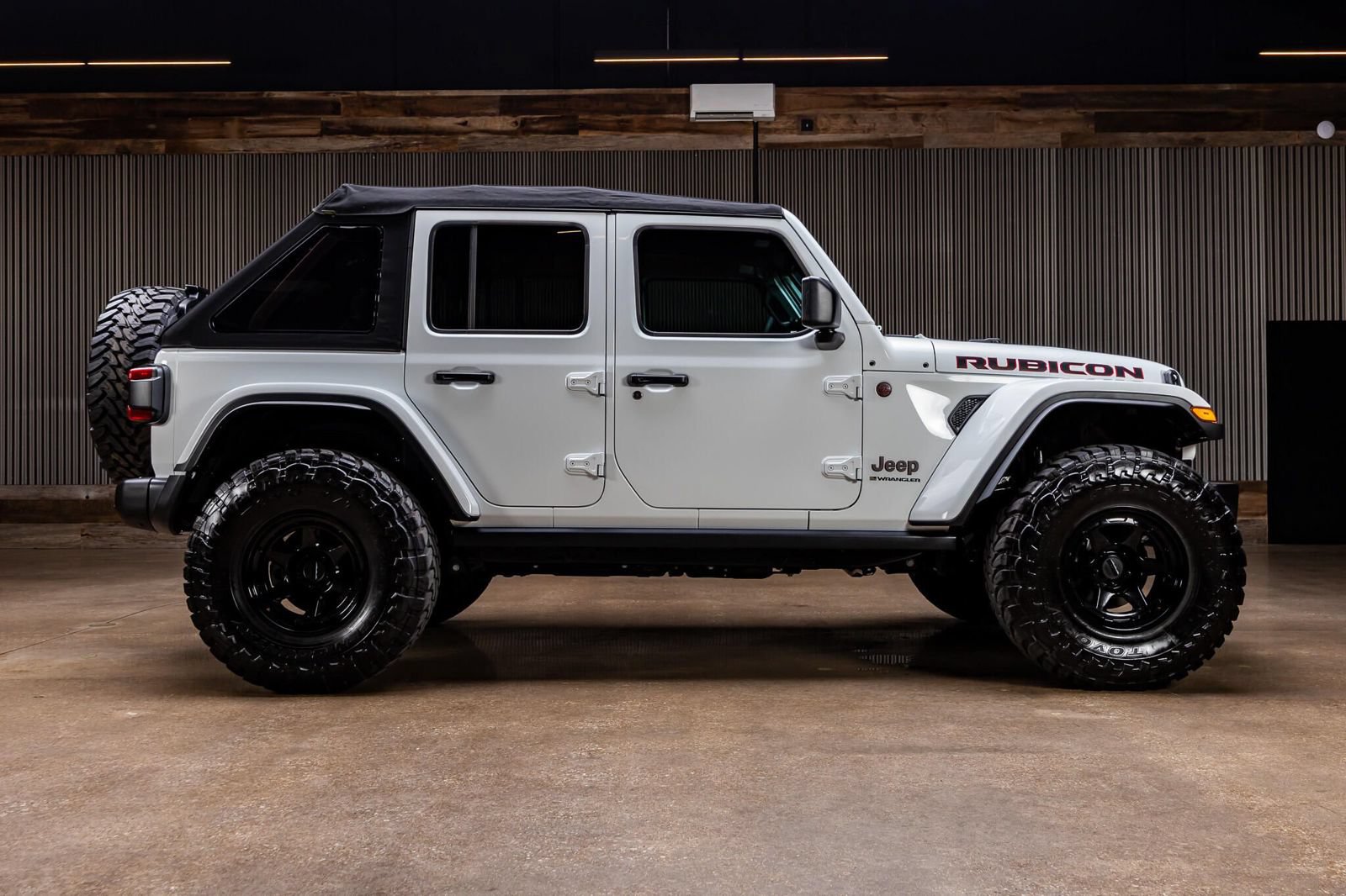 Used 2025 Jeep Wrangler Unlimited Rubicon AWD/4WD image 10