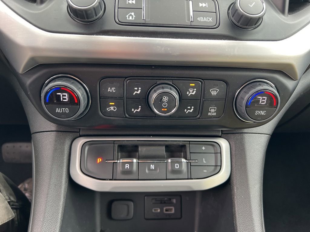 Used 2023 GMC Acadia SLT image 23