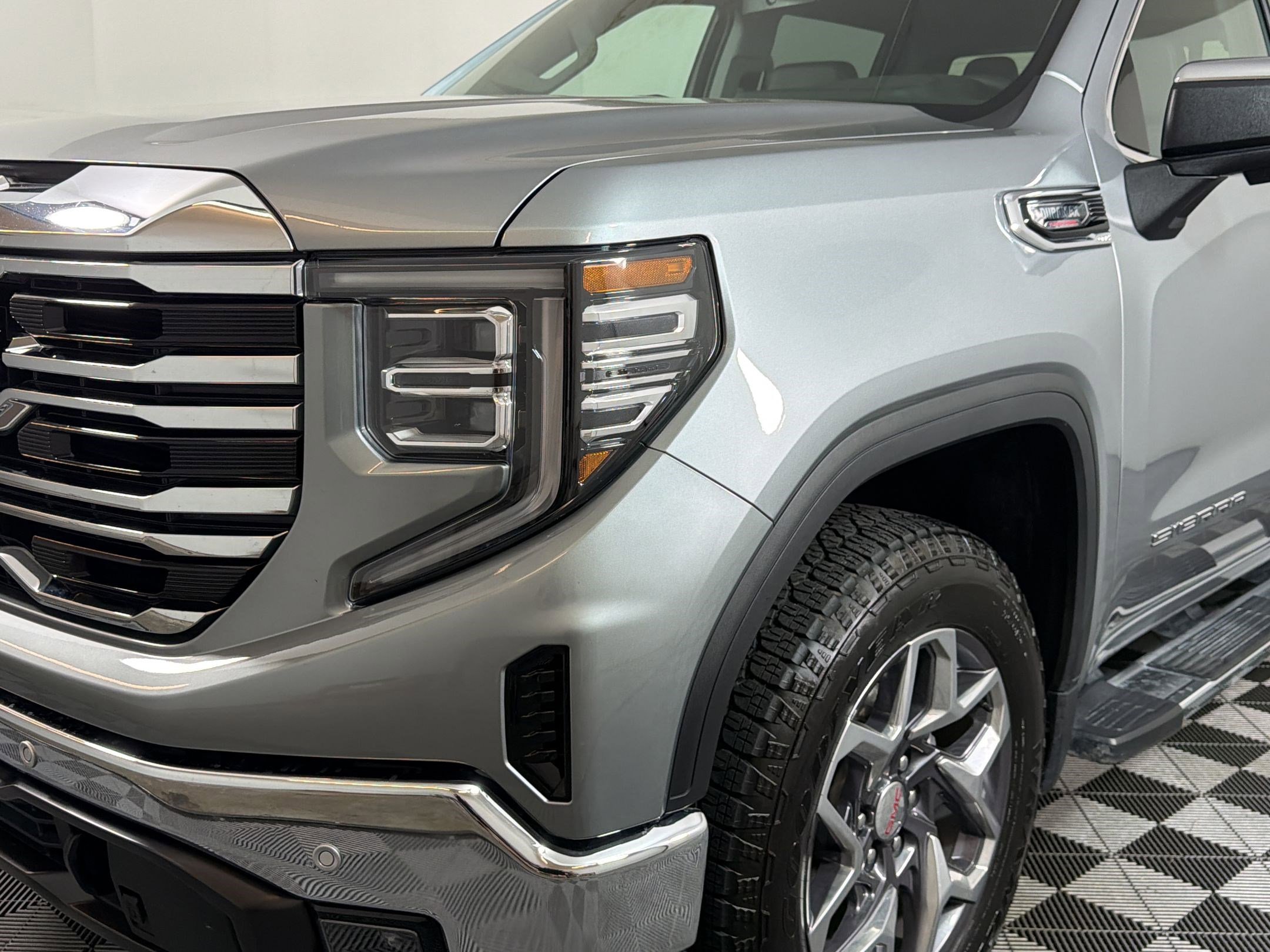 Used 2025 GMC Sierra 1500 SLT w/ SLT Premium Plus Package AWD/4WD image 8