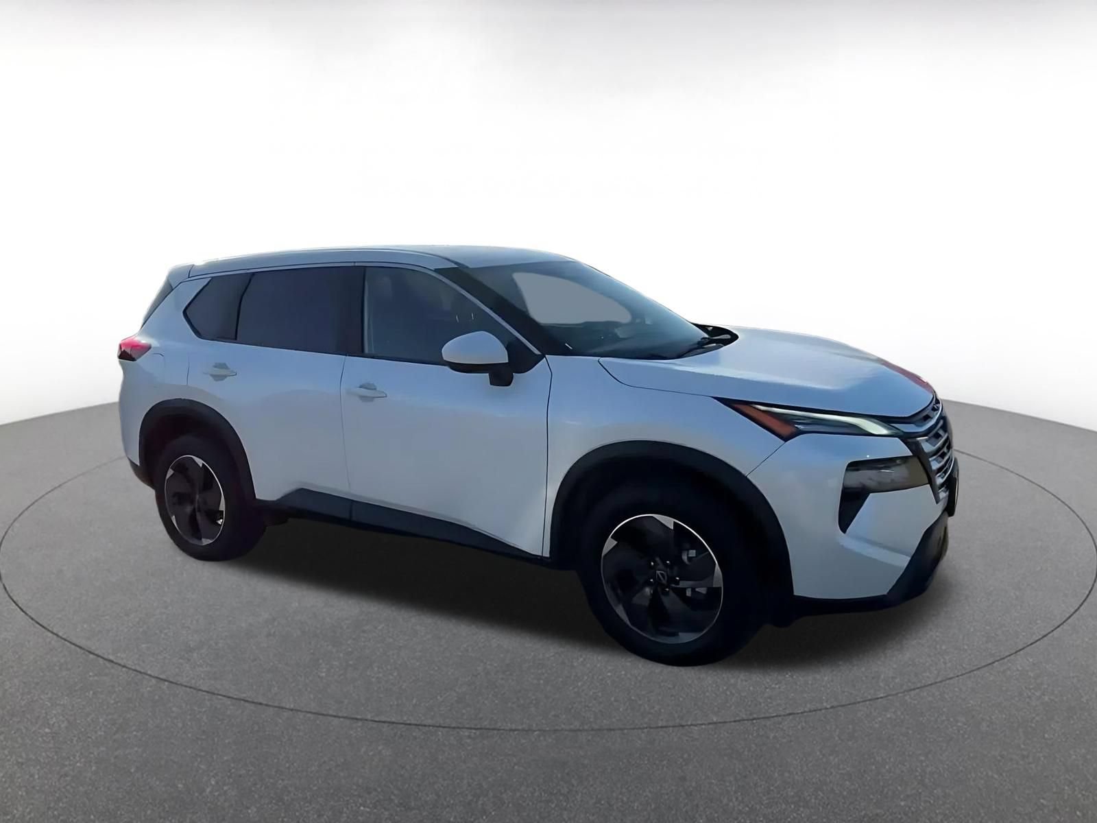 Used 2025 Nissan Rogue SV AWD/4WD image 2