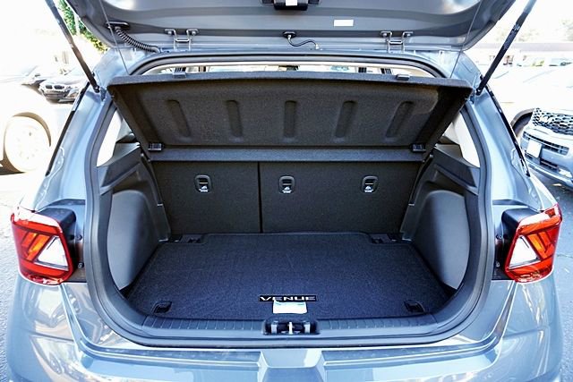 Used 2026 Hyundai Venue SEL image 16