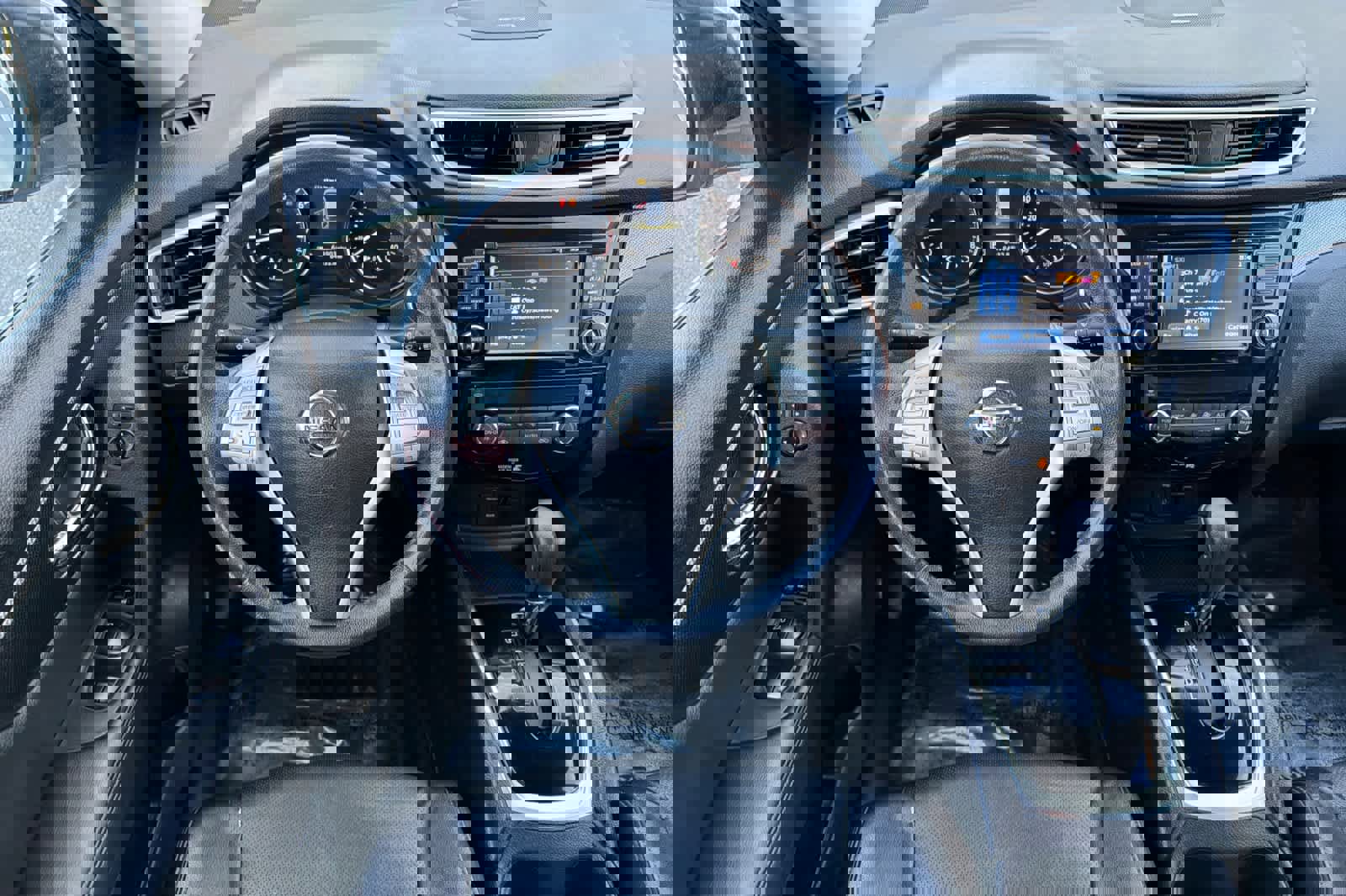 Used 2016 Nissan Rogue SL AWD/4WD image 16