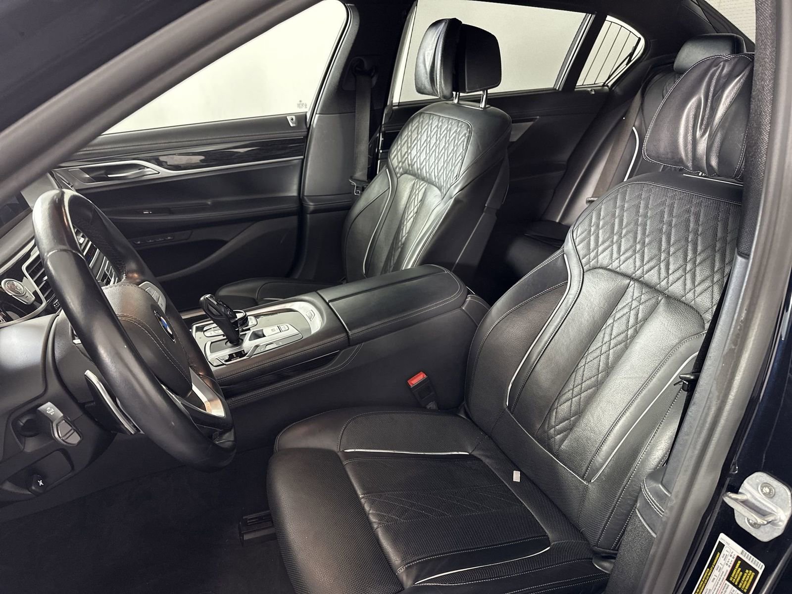 Used 2019 BMW 750i w/ Executive Package image 15