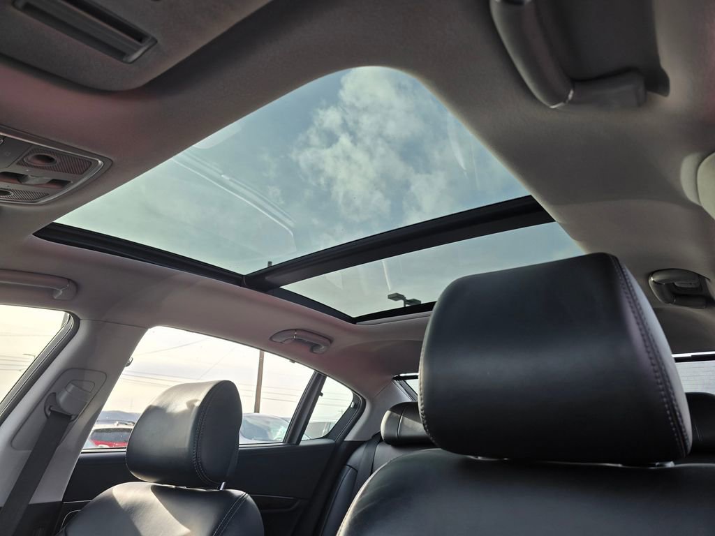 Used 2017 Kia K900 Luxury image 25