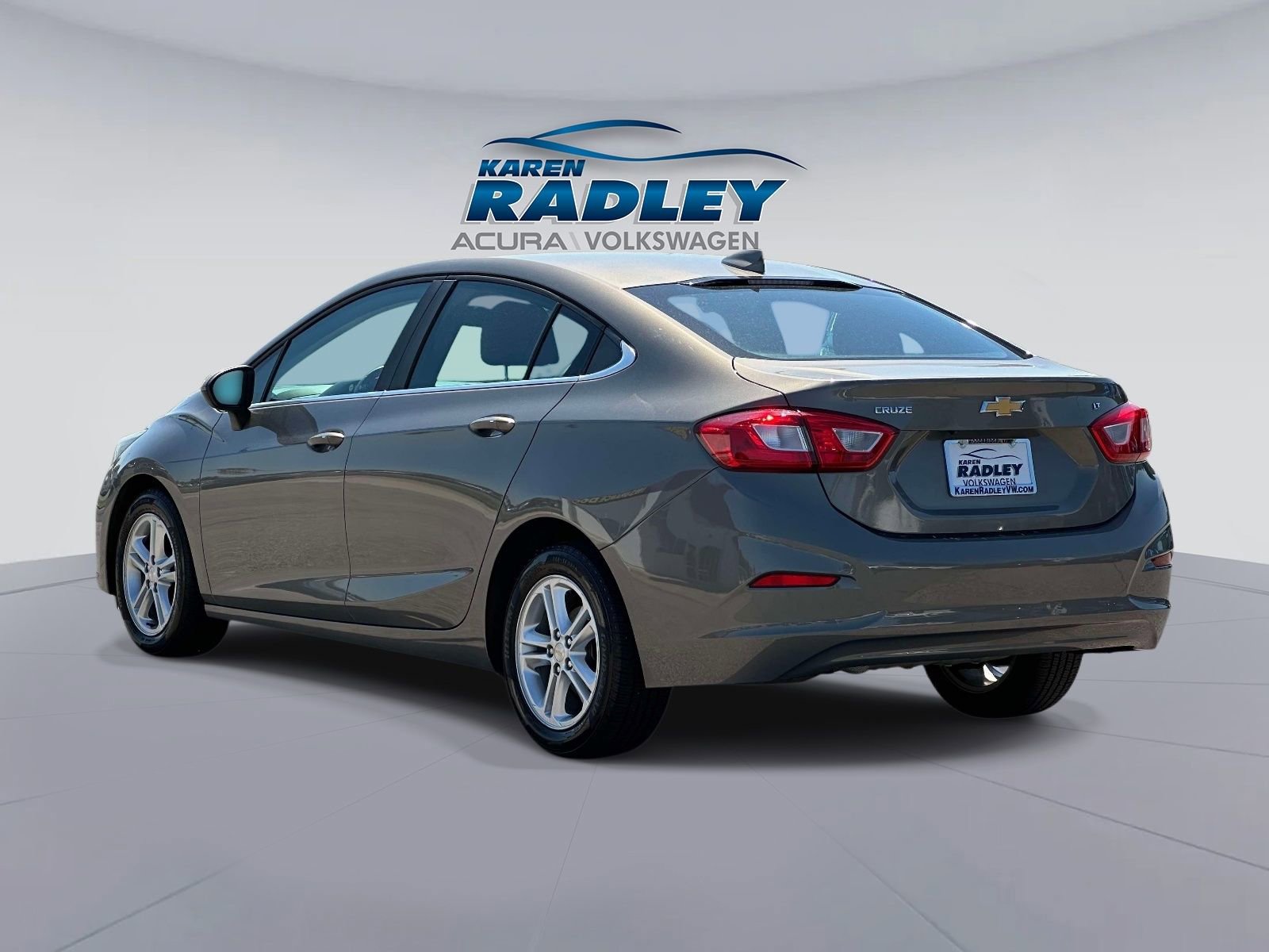 Used 2018 Chevrolet Cruze LT w/ Convenience Package FWD image 4