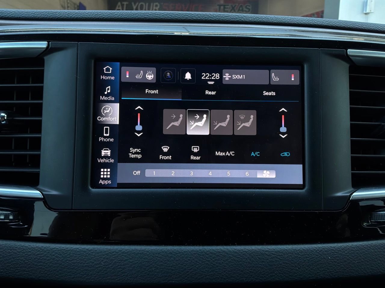 Used 2023 Chrysler Voyager LX FWD image 33