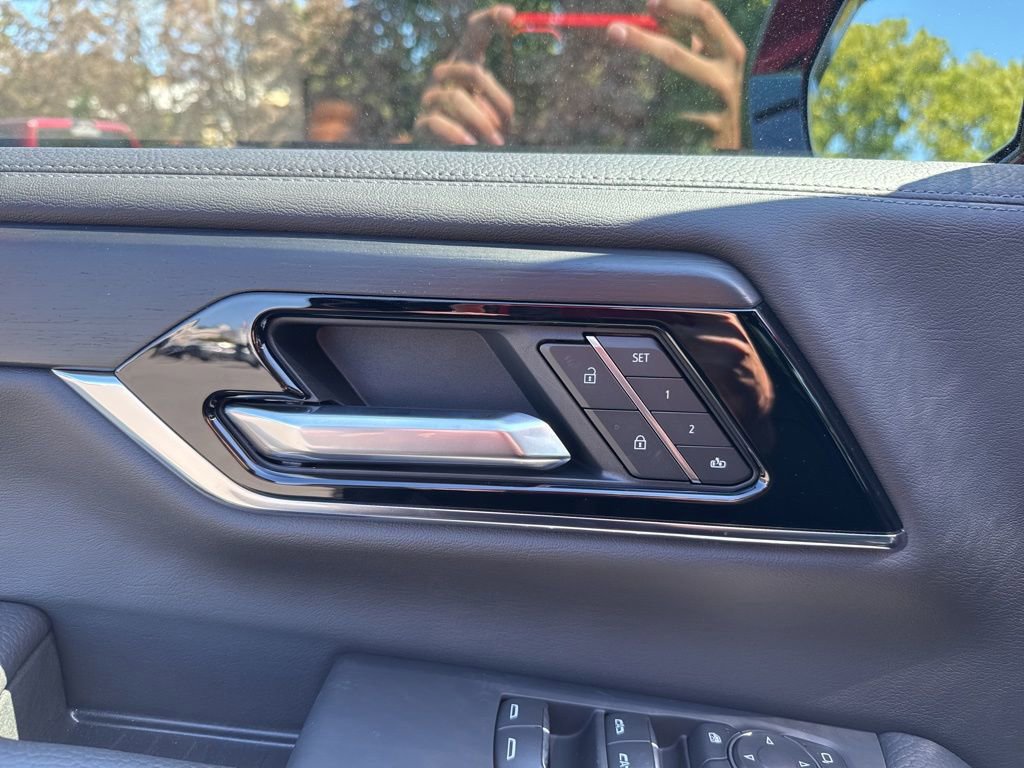 New 2025 GMC Yukon XL Denali w/ Denali Reserve Package image 24