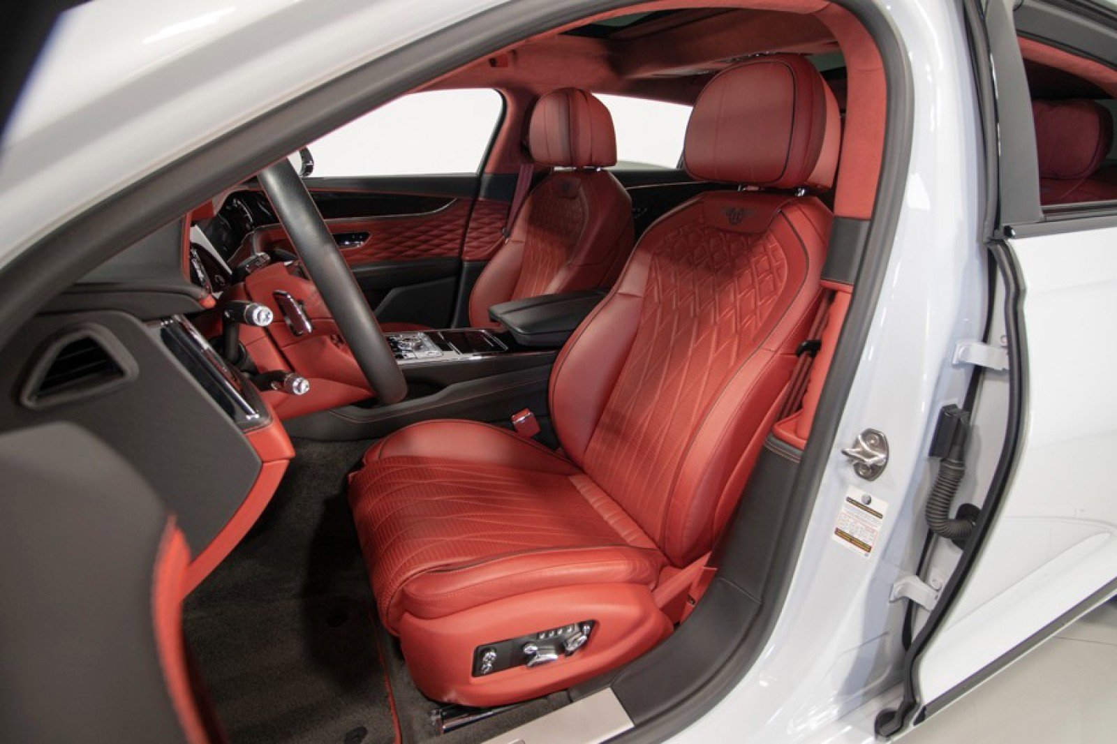 Used 2023 Bentley Flying Spur Flying Spur image 37