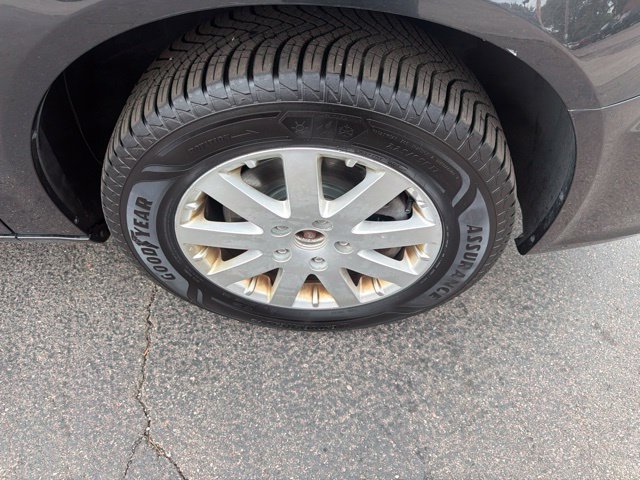 Used 2015 Chrysler Town & Country Touring FWD image 10