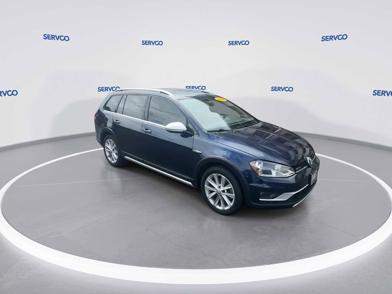 Used 2017 Volkswagen Golf Alltrack S image 2