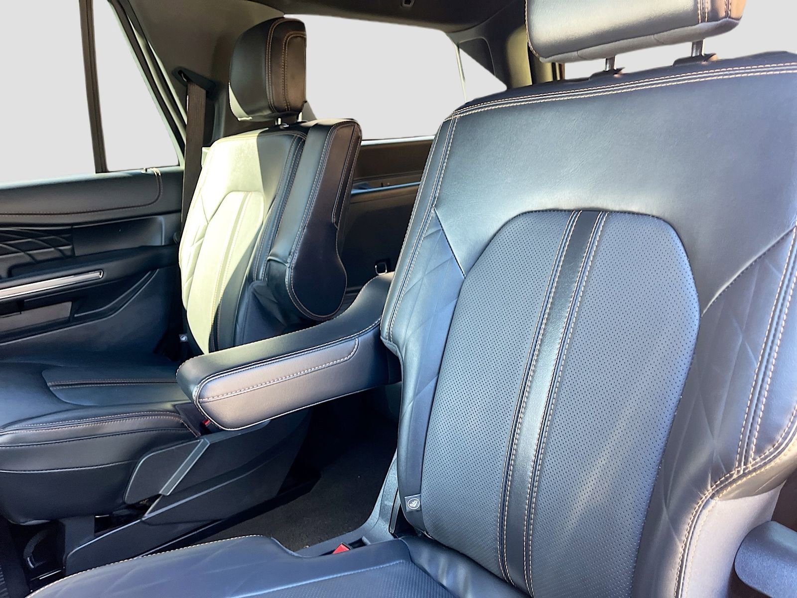 Used 2024 Ford Expedition Platinum AWD/4WD image 26