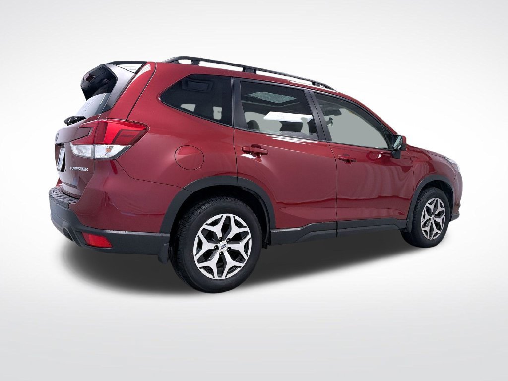 Used 2024 Subaru Forester Premium AWD/4WD image 3