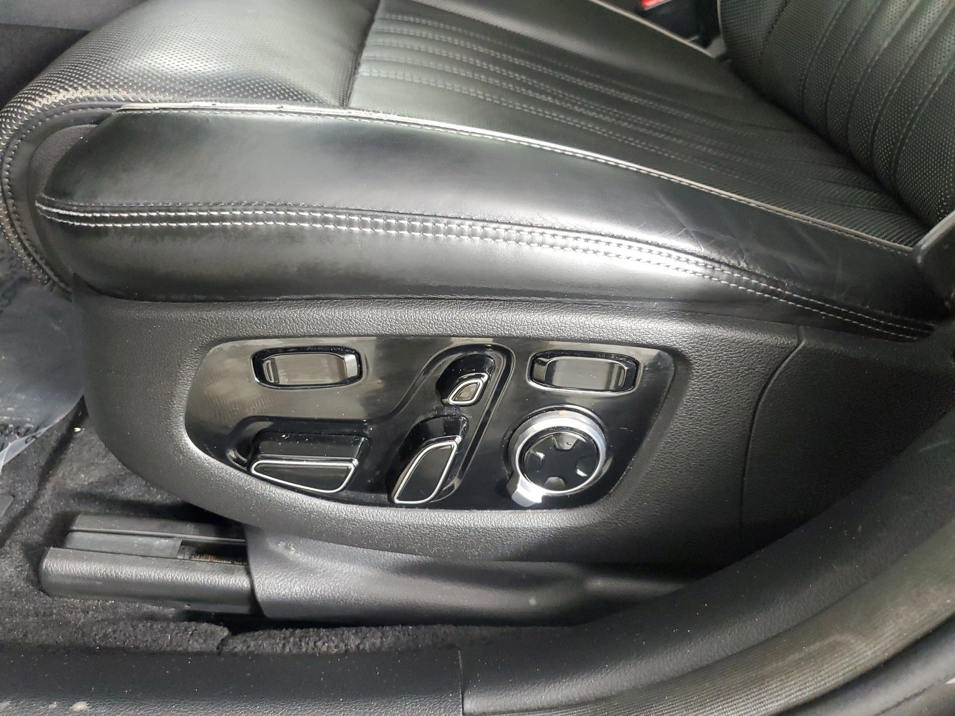 Used 2017 Genesis G90 3.3T Premium image 29