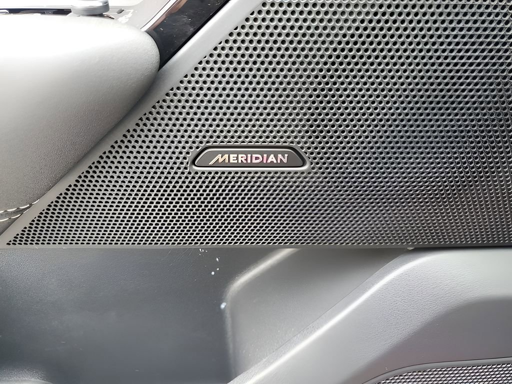 Used 2023 Land Rover Range Rover Velar R-Dynamic S image 29