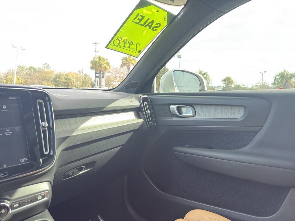 Used 2020 Volvo XC40 T4 Inscription w/ Protection Package Premier image 25