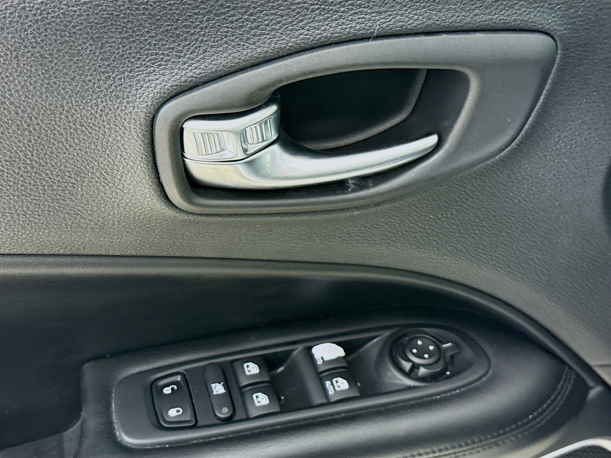 Used 2018 Jeep Compass Altitude image 21