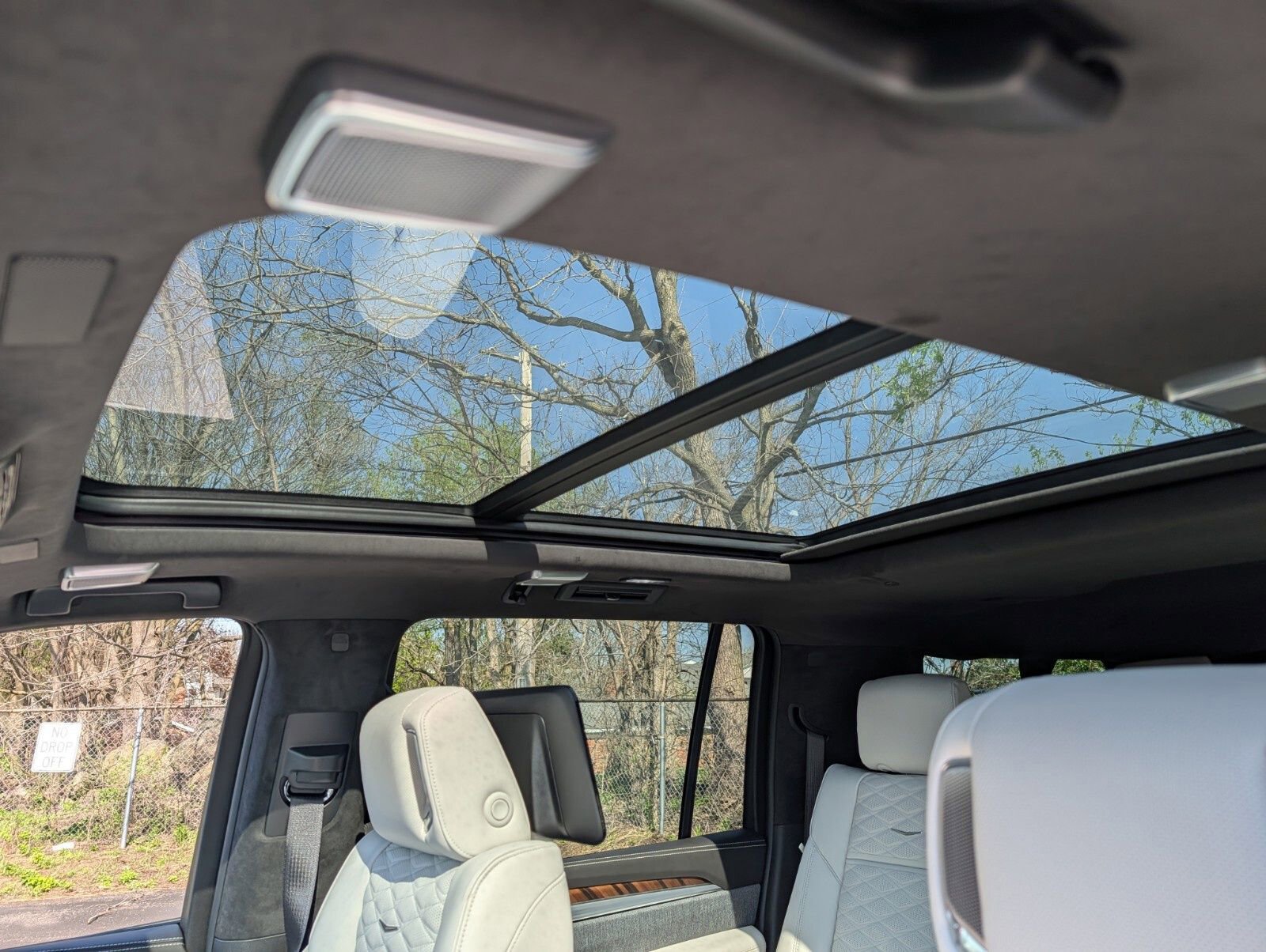 New 2026 Cadillac Escalade ESV Platinum Sport w/ LPO, ONYX Package AWD/4WD image 3