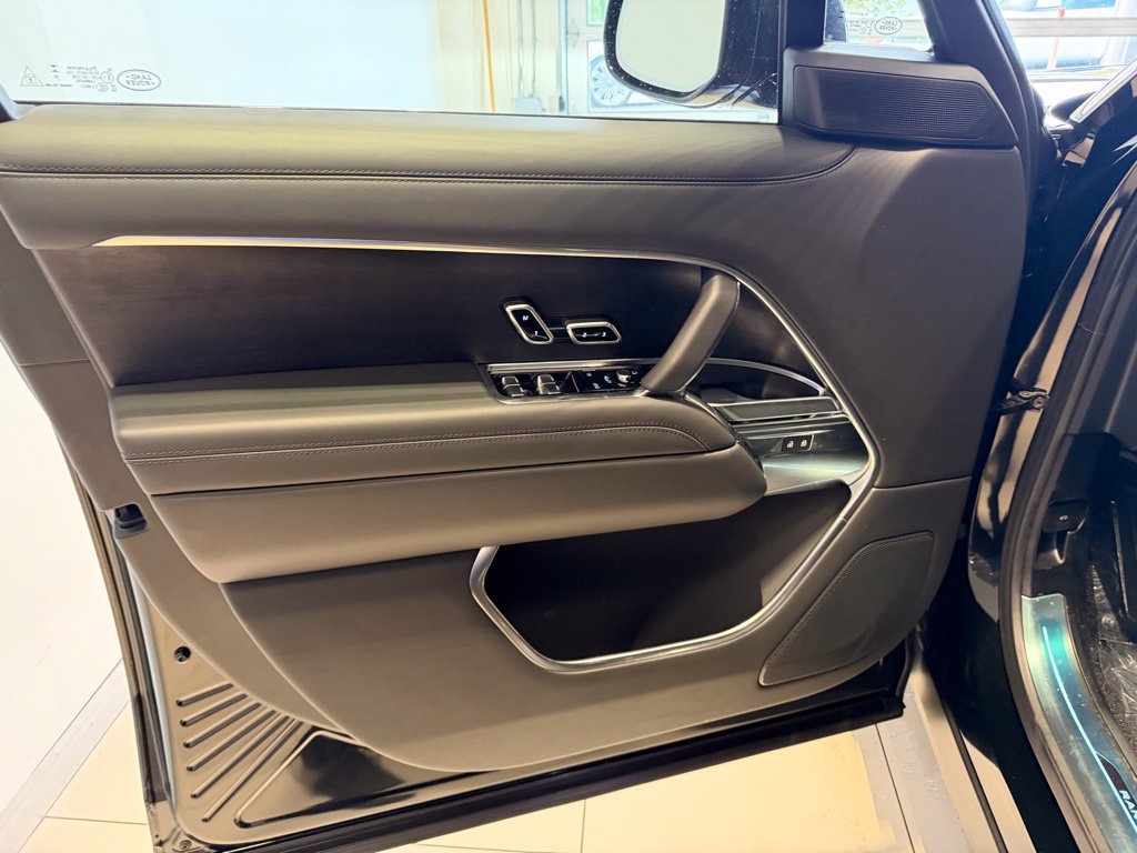 New 2025 Land Rover Range Rover SE AWD/4WD image 21
