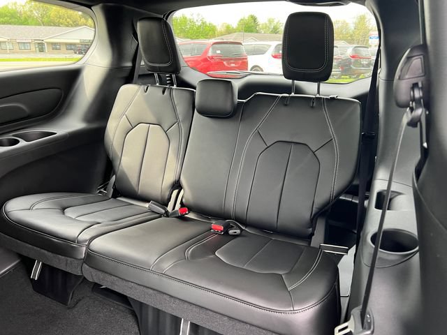New 2027 Chrysler Pacifica Select AWD/4WD image 7