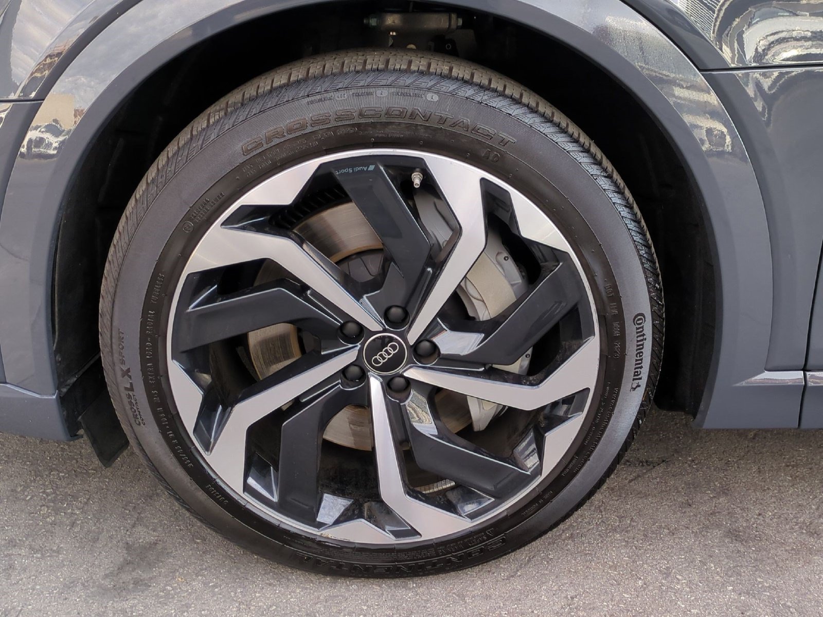 Used 2024 Audi Q8 e-tron Premium Plus AWD/4WD image 27