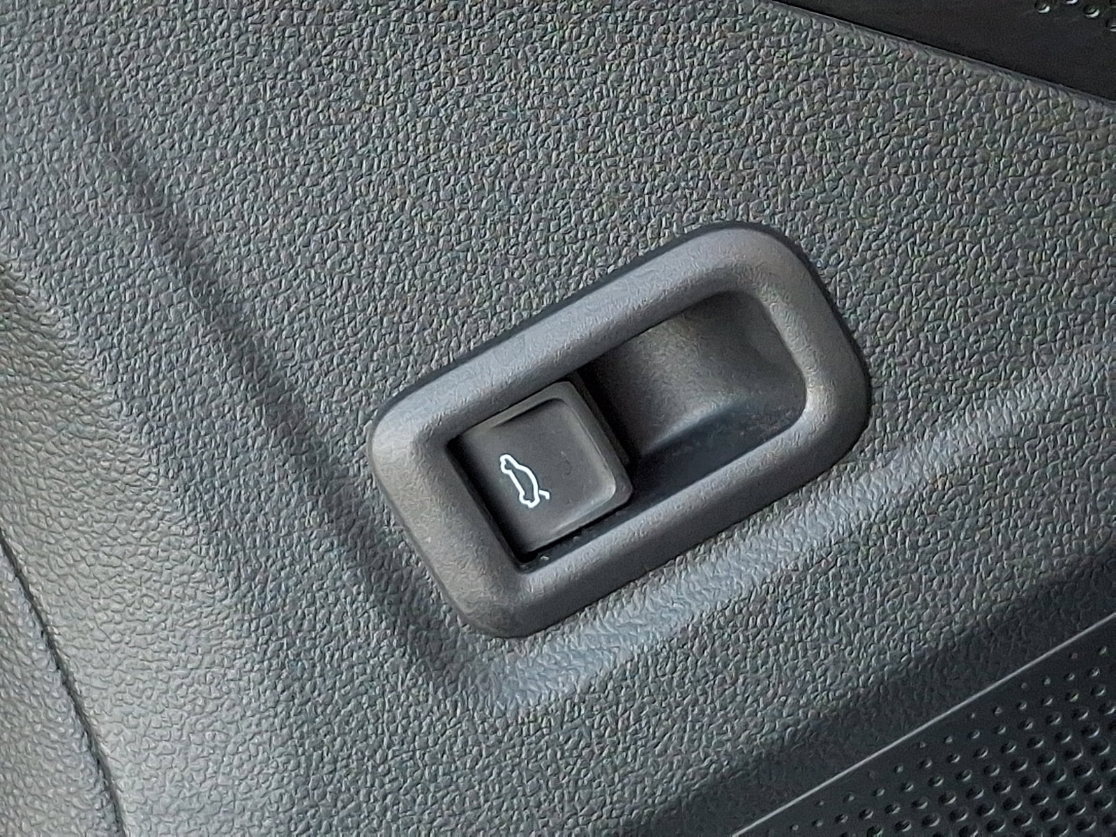 Certified 2025 Volkswagen Tiguan SE image 25