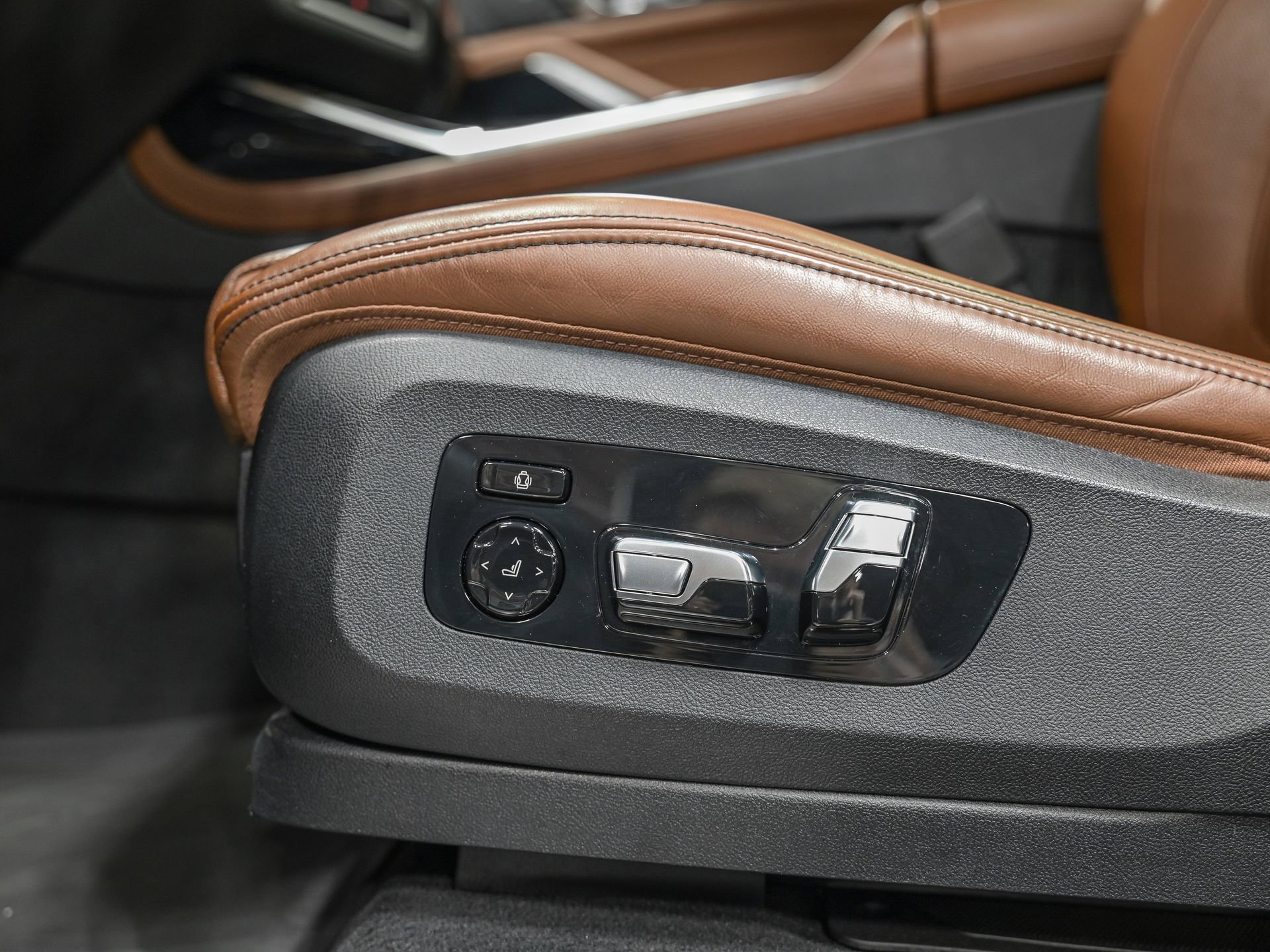 Used 2023 BMW X7 xDrive40i w/ Premium Package image 13