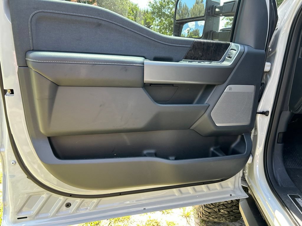 New 2026 Ford F250 Lariat w/ Black Appearance Package AWD/4WD image 17
