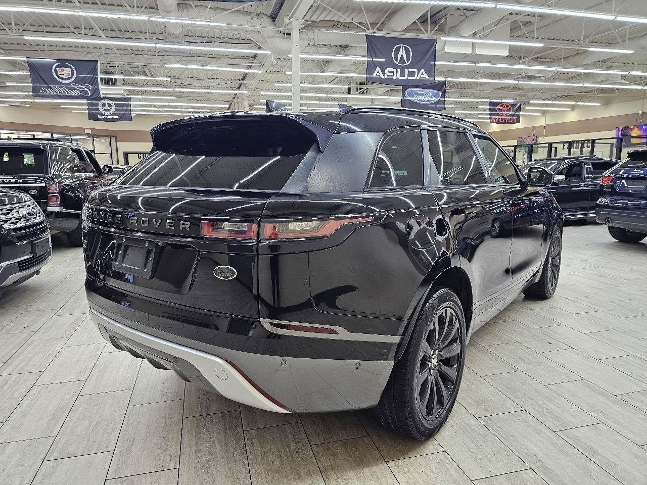 Used 2018 Land Rover Range Rover Velar R-Dynamic SE AWD/4WD image 6