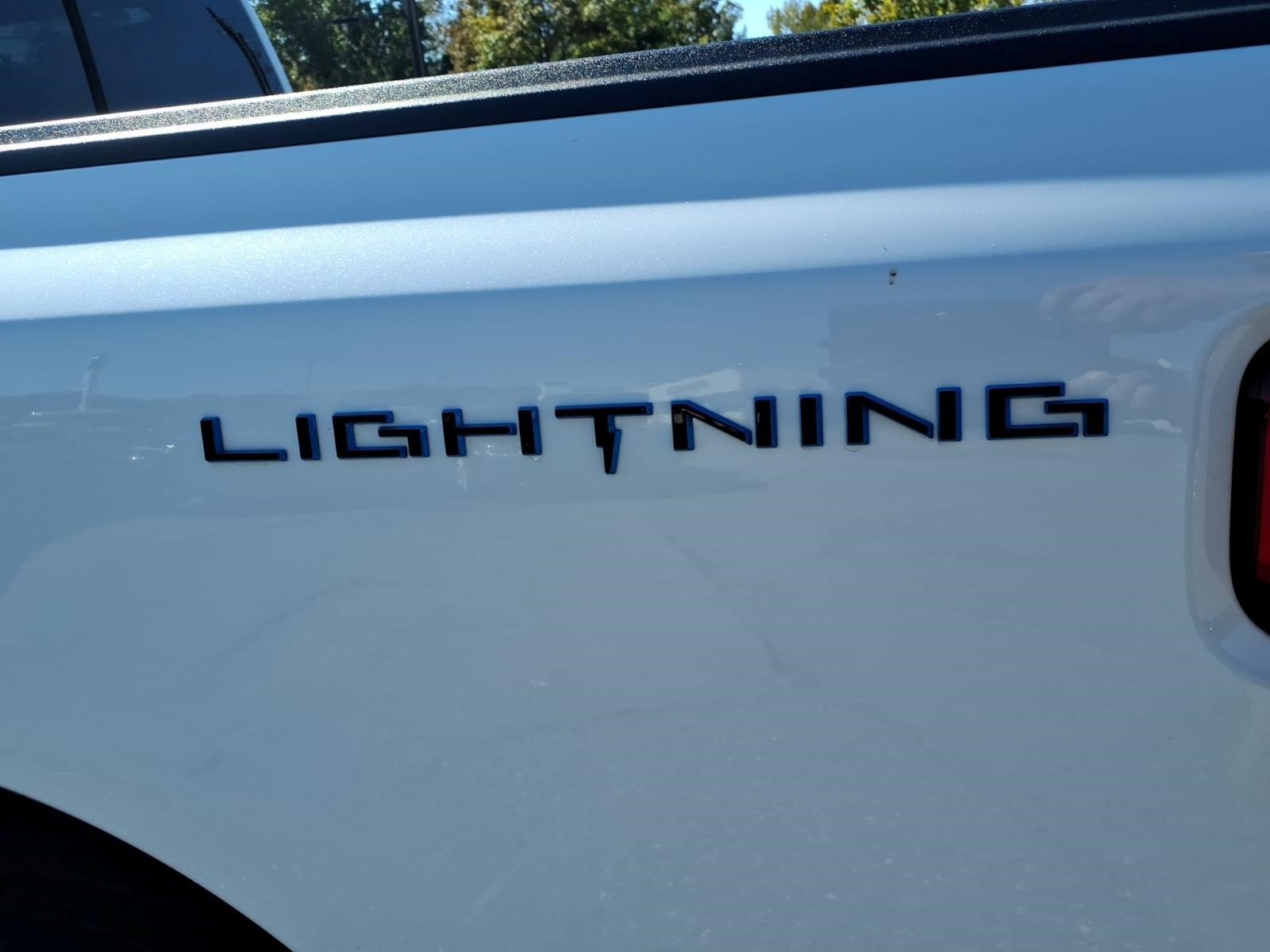 Used 2022 Ford F150 Lightning Platinum AWD/4WD image 9